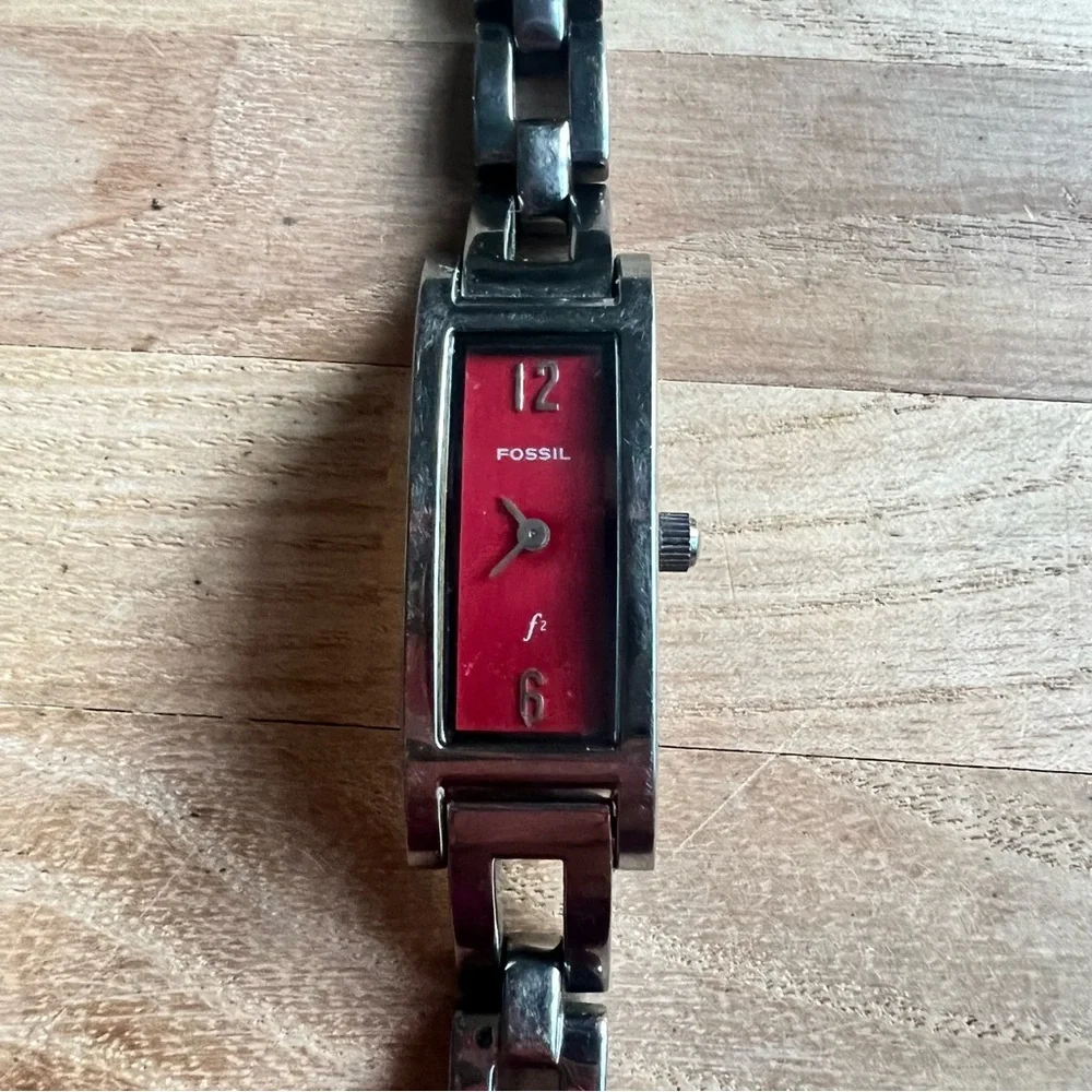 Fossil f2 ladies rectangular red dial stainless steel bracelet watch NEW BATTERY - Picture 3 of 7